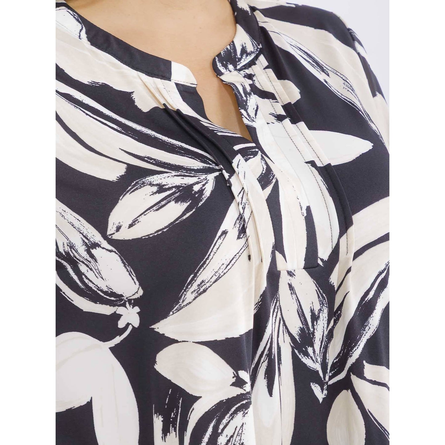 PLUS FLORAL PINTUCK BELL SLEEVE BLOUSE