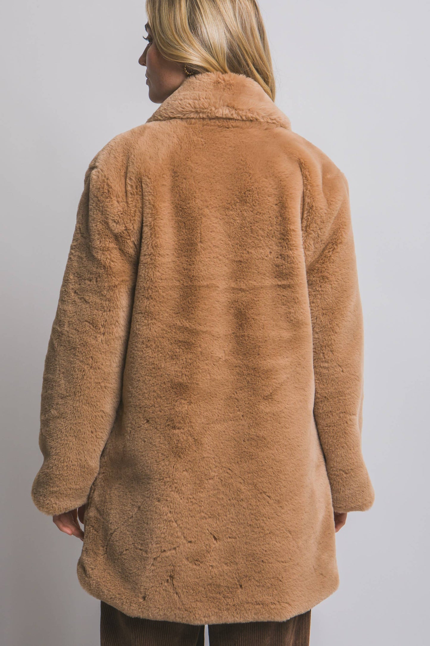 Long Sleeve Faux Fur Coat w/ Pockets