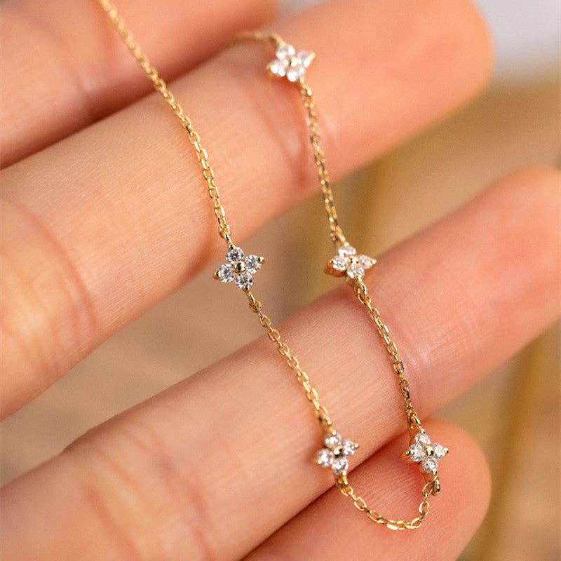 Dainty Four Leaf Clover Bracelet in 925 Sterling Silver