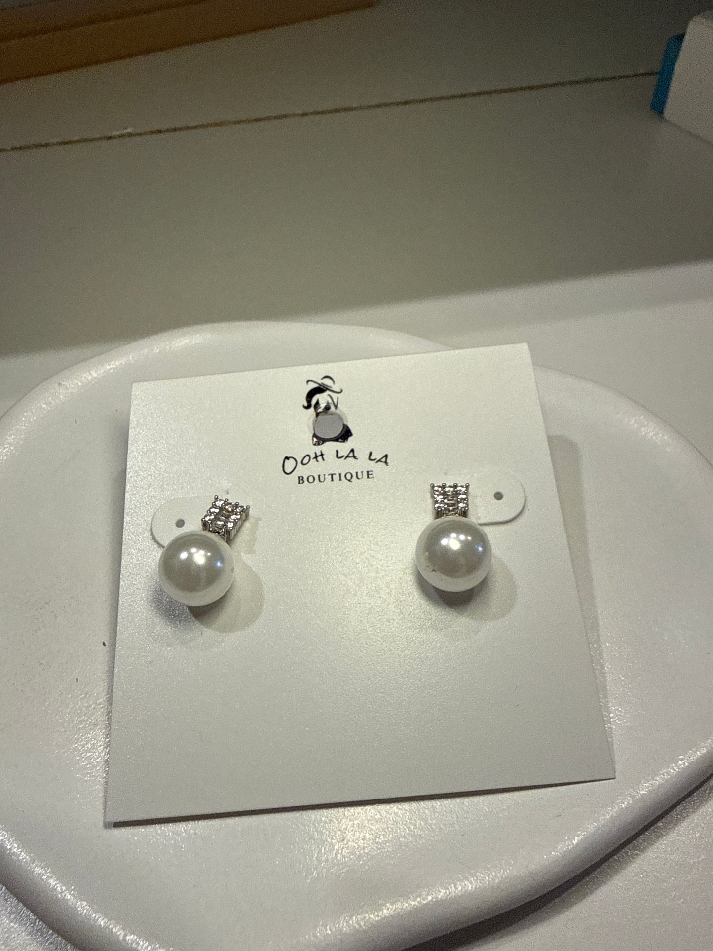 CLASSIC PEARLS WITH A TOUCH OF BLING