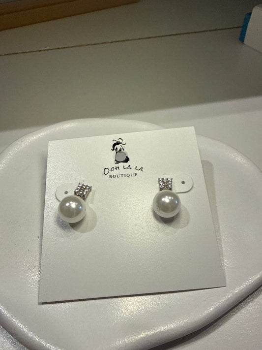 CLASSIC PEARLS WITH A TOUCH OF BLING