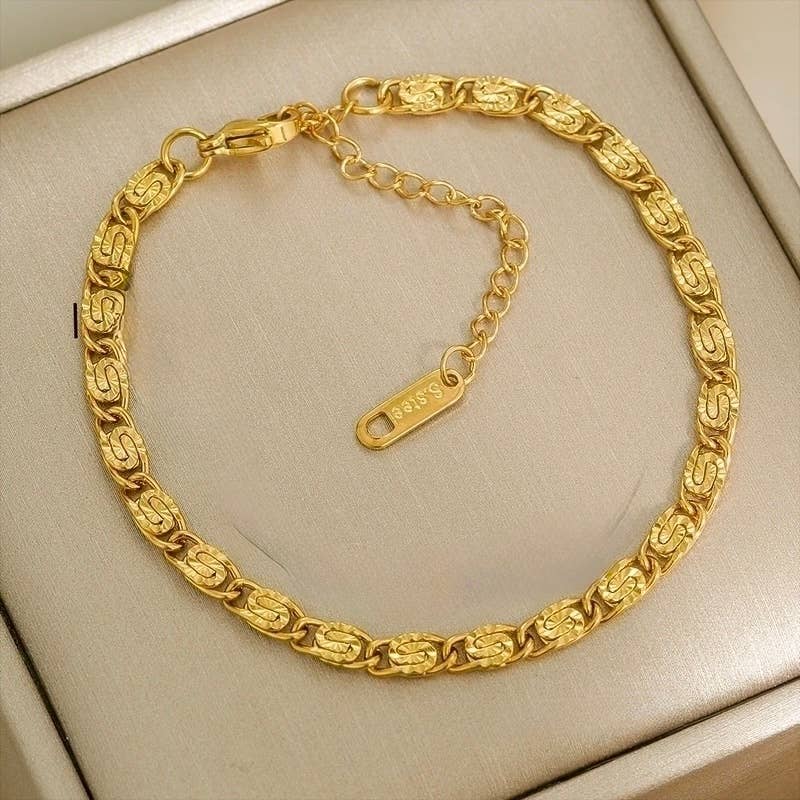 The Seraphine Engraved Link Bracelet – Tarnish Resistant