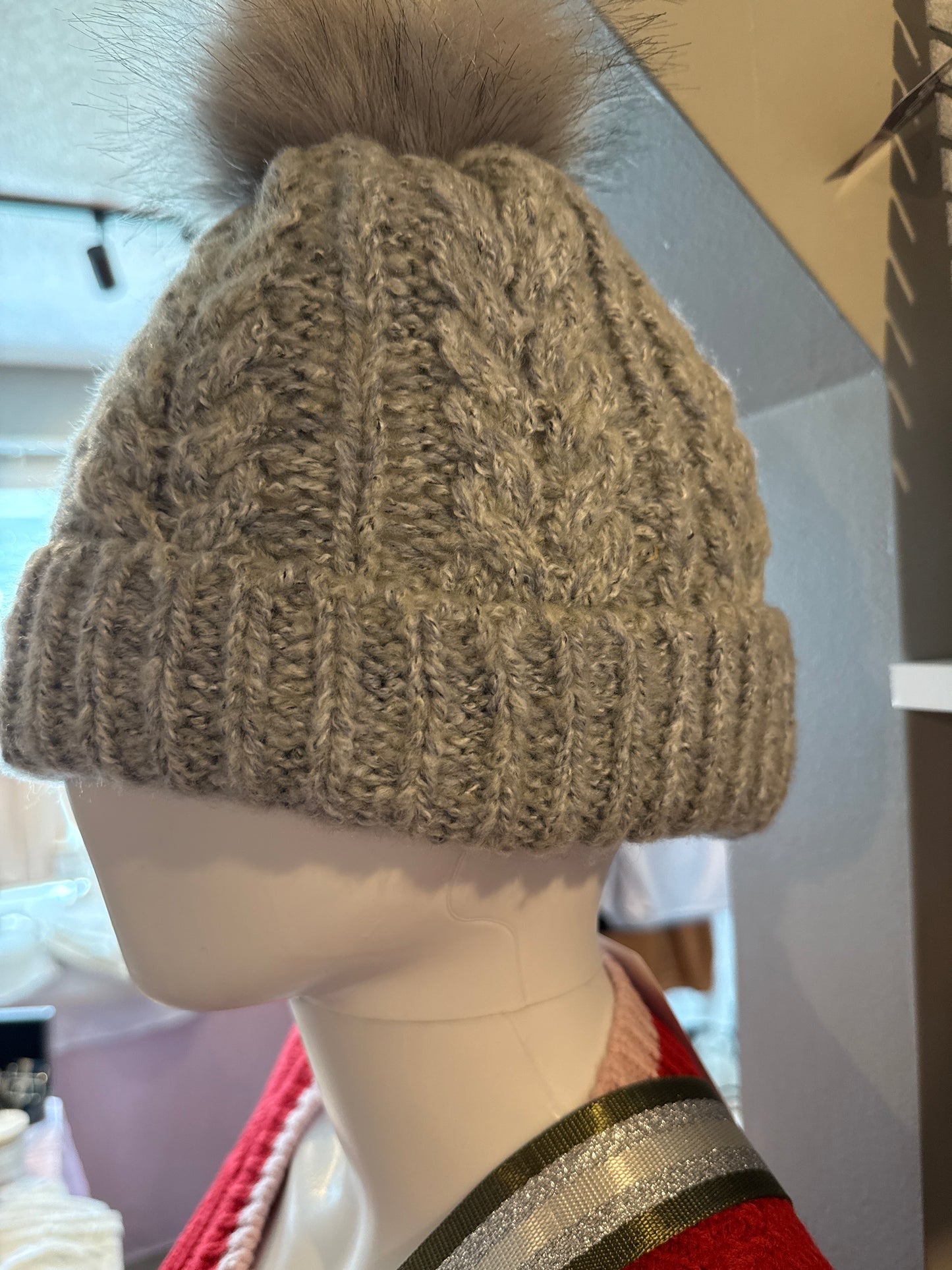 Knit Beanie W/Pom