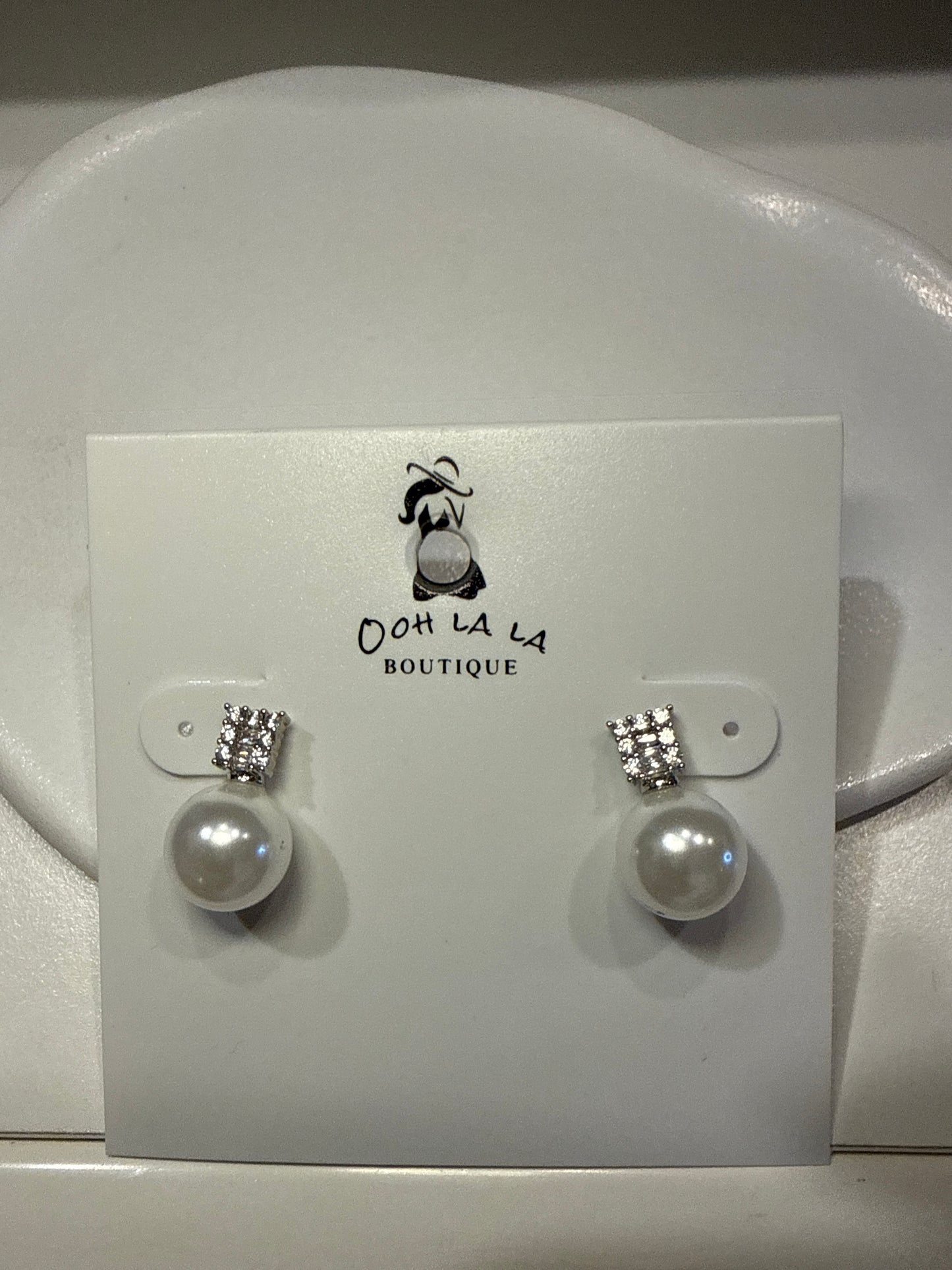 CLASSIC PEARLS WITH A TOUCH OF BLING
