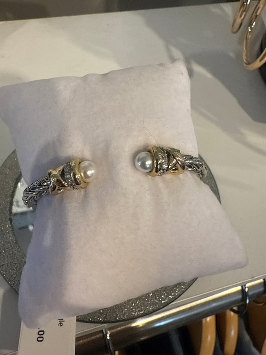 Criss Cross Pearl Bangle
