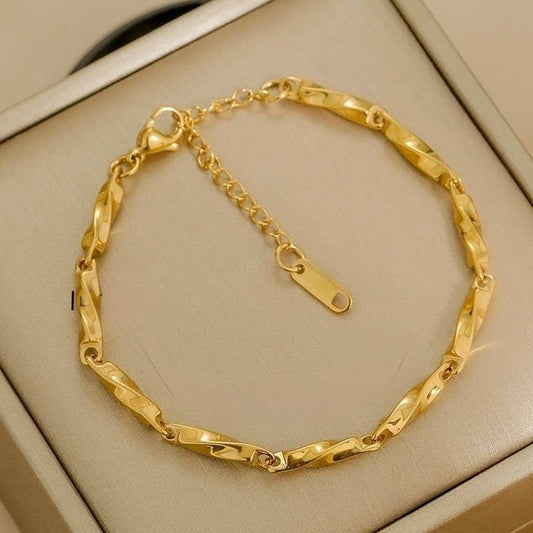 Infinite Bond Twist Bracelet – 18kt Gold PVD Waterproof