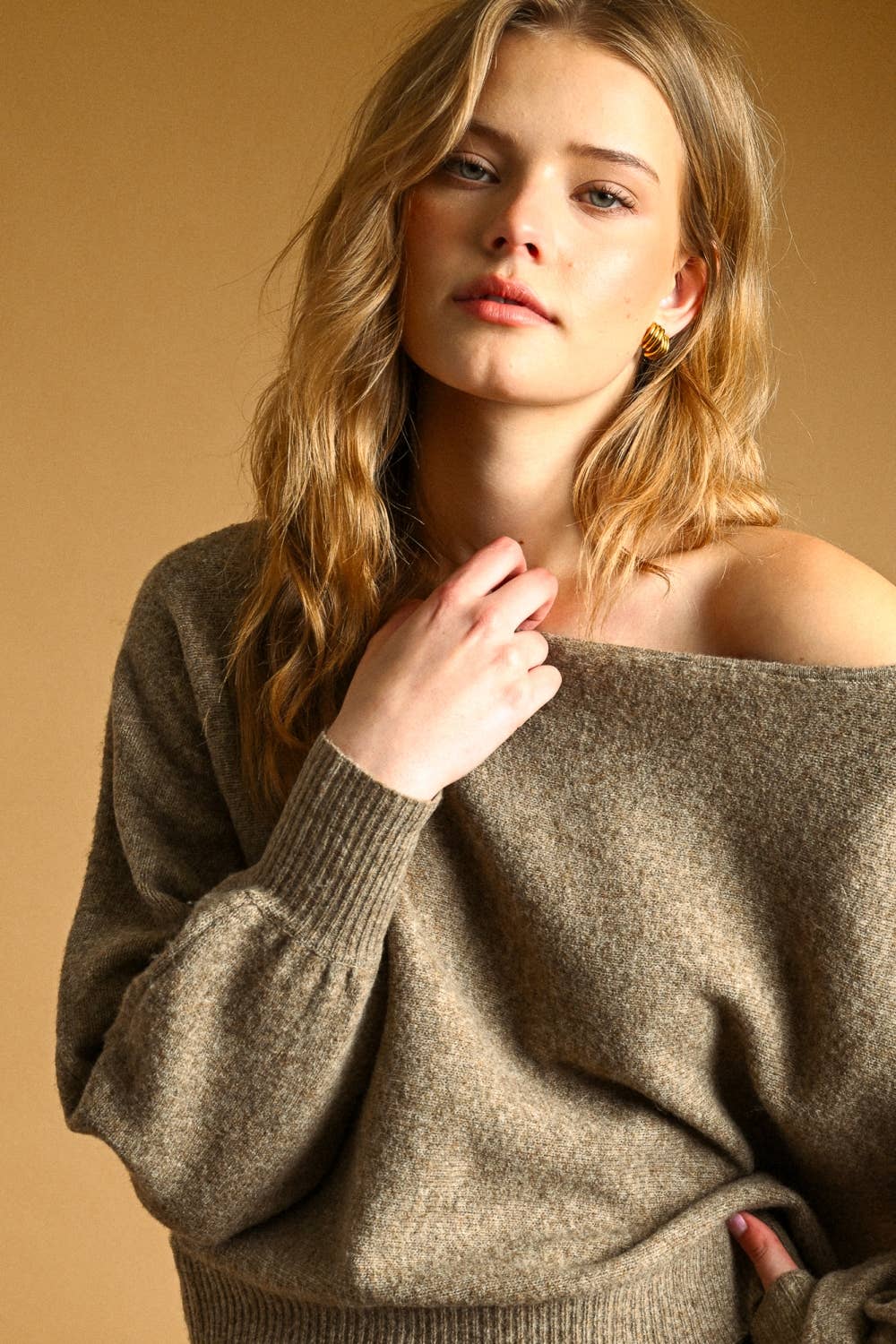 LONG SLEEVE BOAT NECK TOP