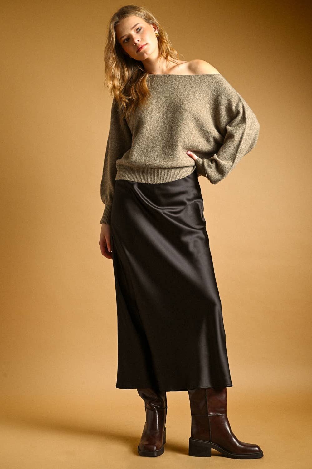 LONG SLEEVE BOAT NECK TOP