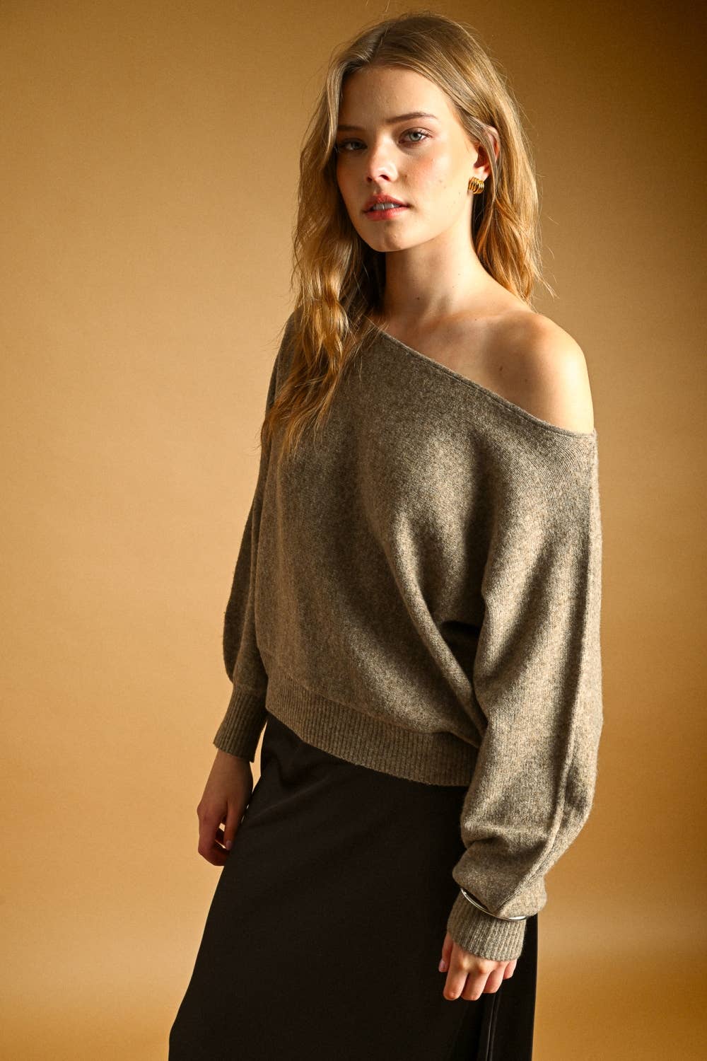 LONG SLEEVE BOAT NECK TOP